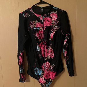 Torrid size 1 long sleeve swim suit worn once